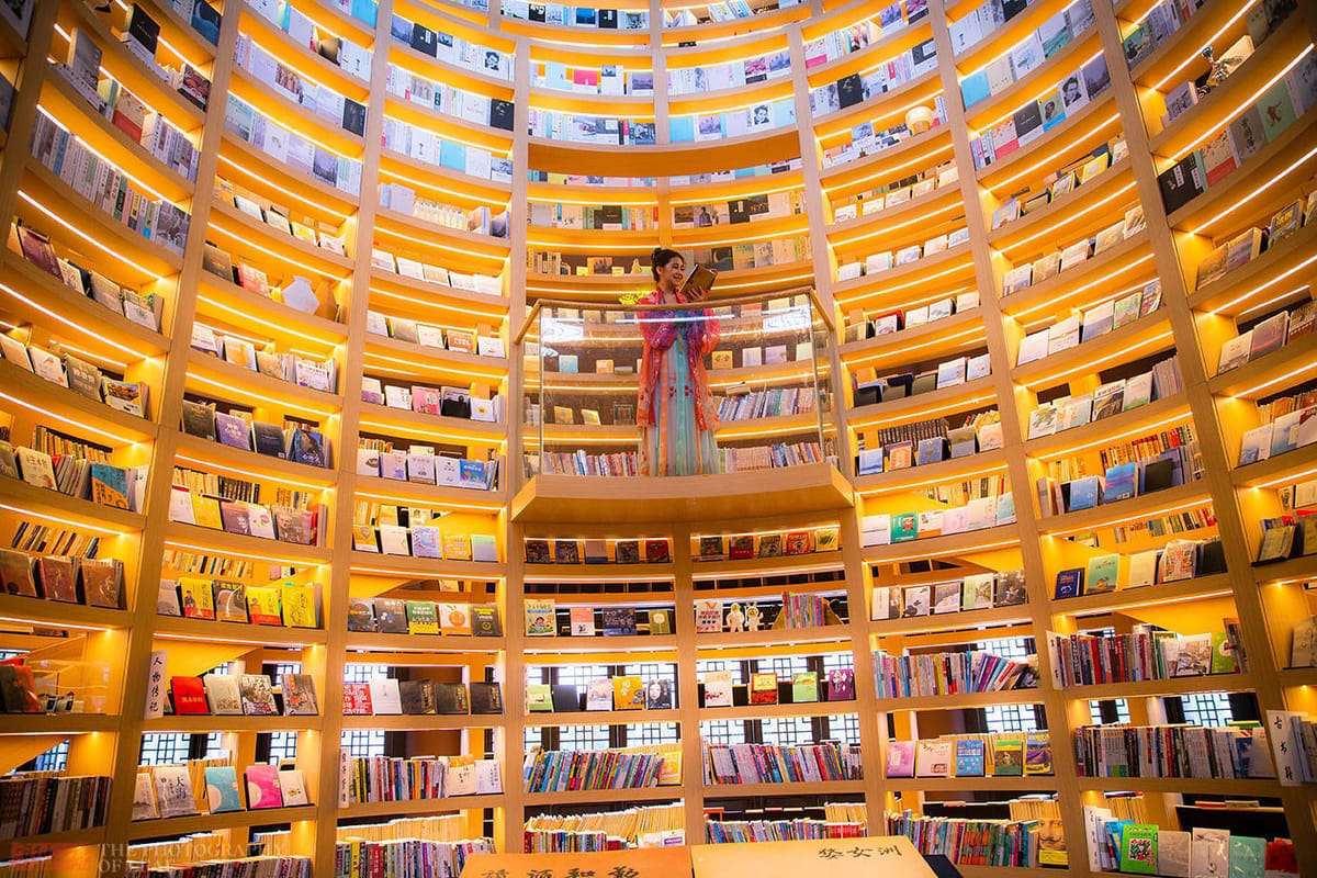 2022年全國公共圖書館總藏書13.6億冊/件