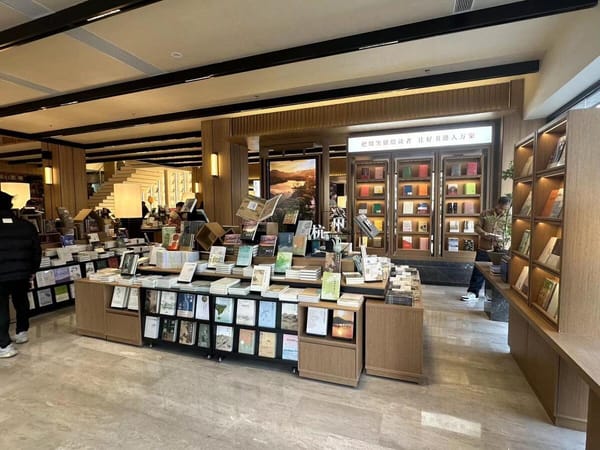 七旬老店煥新顏 陪伴杭州市民長大的新華書店回來啦~